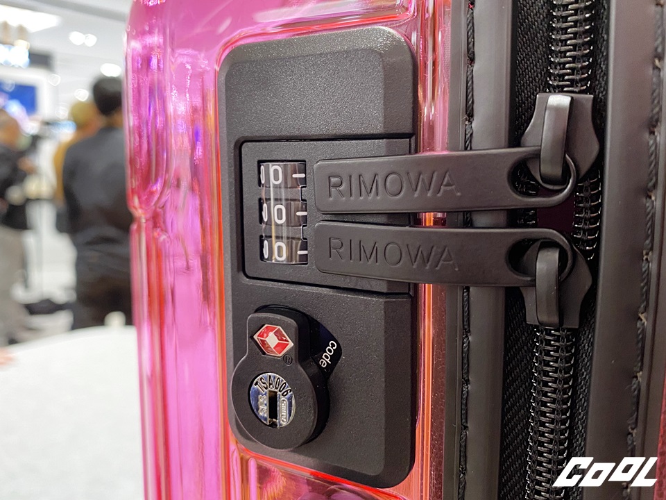 RIMOWA 全新專門店進駐 SOGO 忠孝館！透明螢光系行李箱、硬殼小包、iPhone 手機殼全都有！