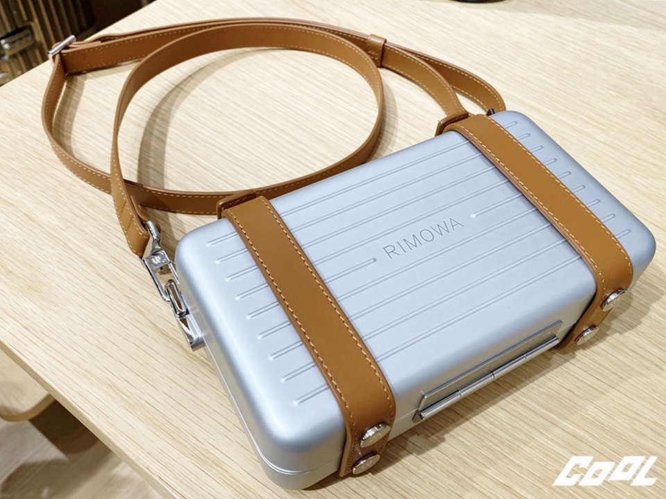 RIMOWA 全新專門店進駐 SOGO 忠孝館！透明螢光系行李箱、硬殼小包、iPhone 手機殼全都有！