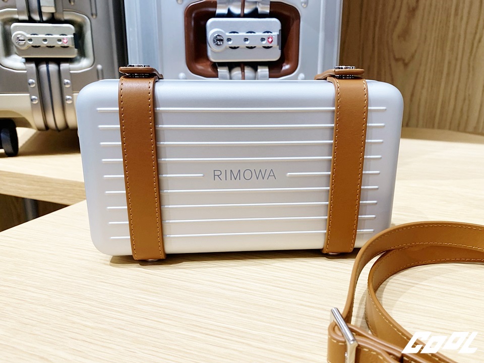 RIMOWA 全新專門店進駐 SOGO 忠孝館！透明螢光系行李箱、硬殼小包、iPhone 手機殼全都有！