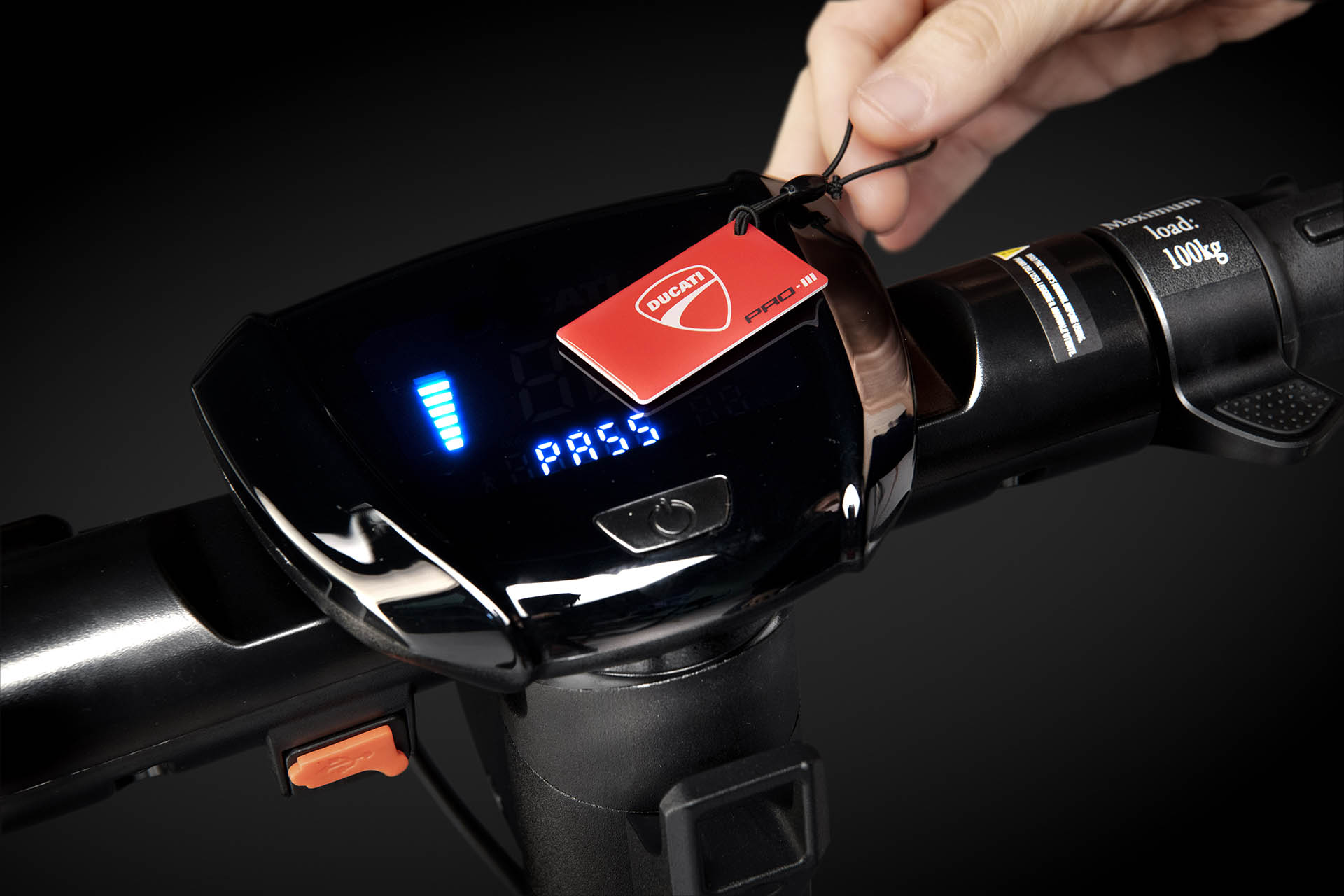 不到 3 萬入主杜卡迪？Ducati 推出 PRO-III 電動滑板車，MotoGP 車手背書了還不上！