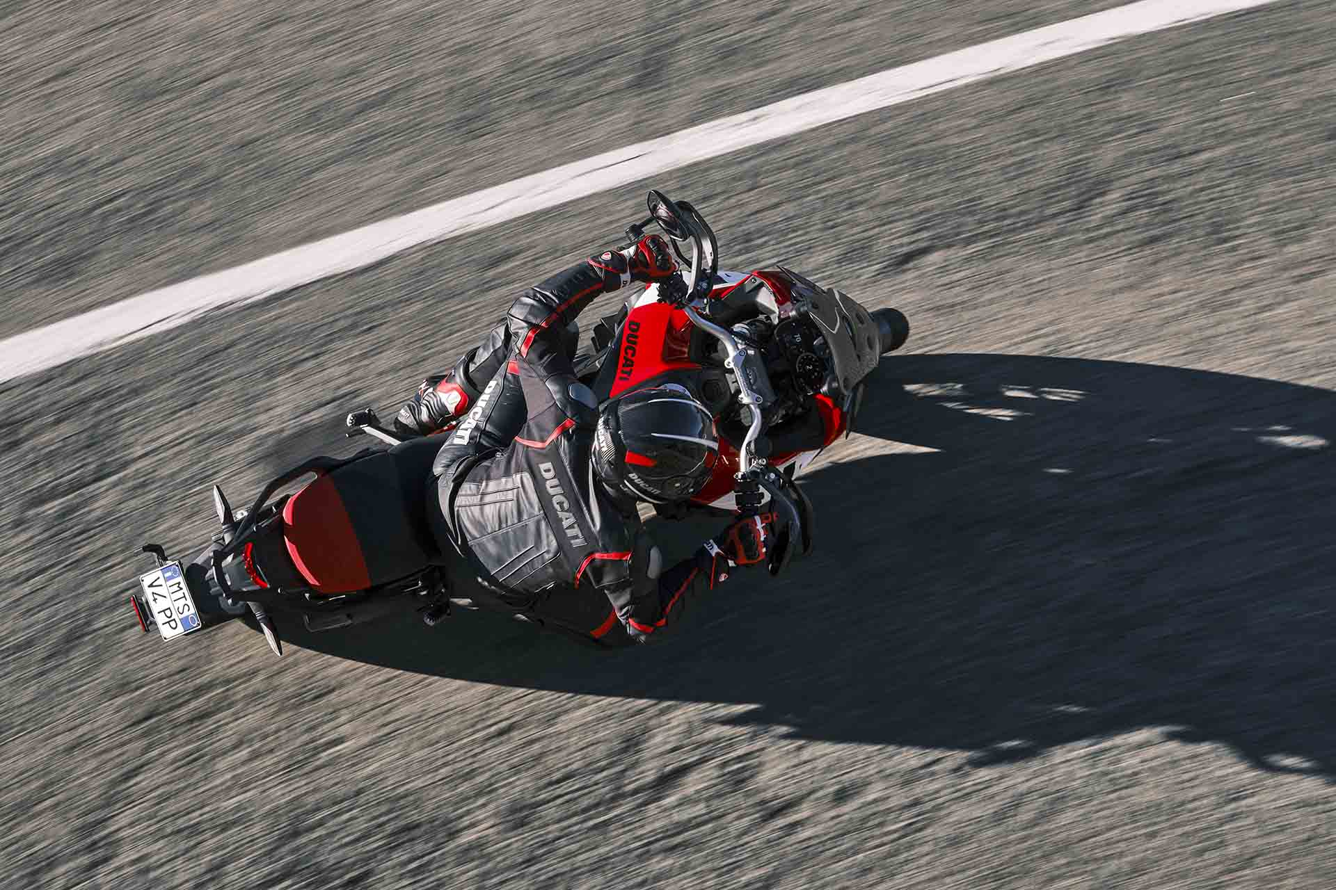 要就一次攻頂？Ducati 推 Multistrada V4 Pikes Peak 新車型，好料盡出宛若精品！