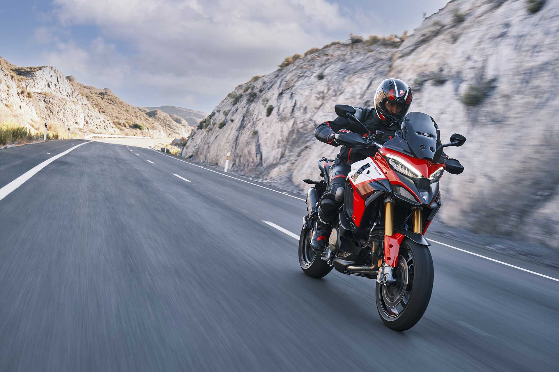 要就一次攻頂？Ducati 推 Multistrada V4 Pikes Peak 新車型，好料盡出宛若精品！