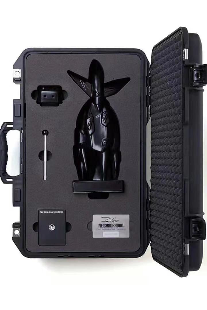 這只能跪著買！ NEIGHBORHOOD x Futura Laboratories 推出 PointMan 聯名限量線香座！