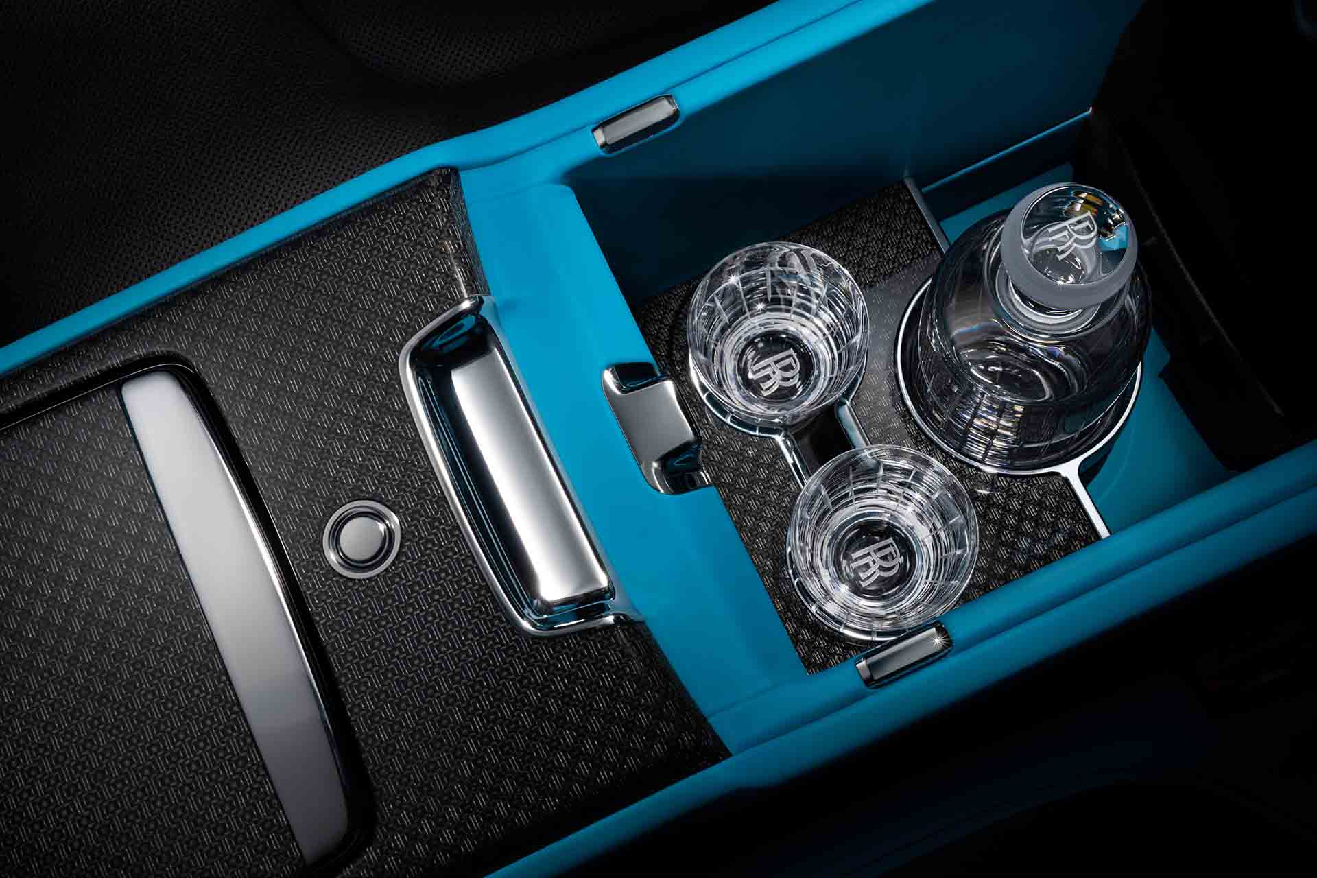 暗黑女神再加一！Rolls-Royce 發布 Ghost Black Badge 性能強化車型