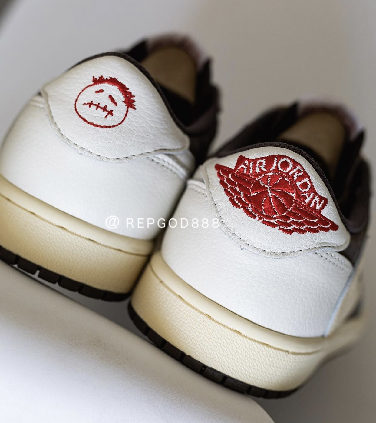 大地色倒勾還不香嗎？Travis Scott x Air Jordan 1 Low “Reverse Mocha” 販售消息正式公布