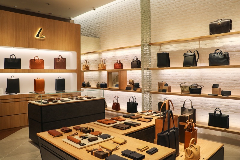 極致匠心之作！日本頂級手工皮革包品牌「土屋鞄製造所」二店正式登陸信義誠品！