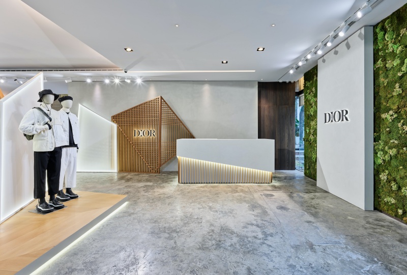 中部潮友走起！夢幻聯乘 Dior x sacai 期間限定店正式登陸台中，最齊款式就在這了！