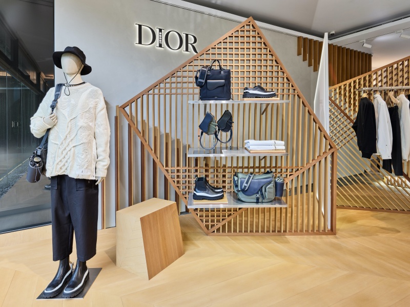 中部潮友走起！夢幻聯乘 Dior x sacai 期間限定店正式登陸台中，最齊款式就在這了！