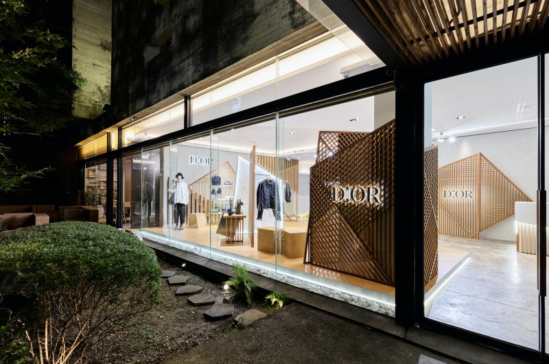 中部潮友走起！夢幻聯乘 Dior x sacai 期間限定店正式登陸台中，最齊款式就在這了！