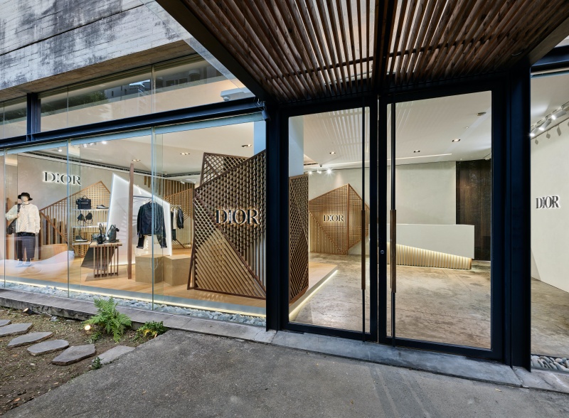 中部潮友走起！夢幻聯乘 Dior x sacai 期間限定店正式登陸台中，最齊款式就在這了！