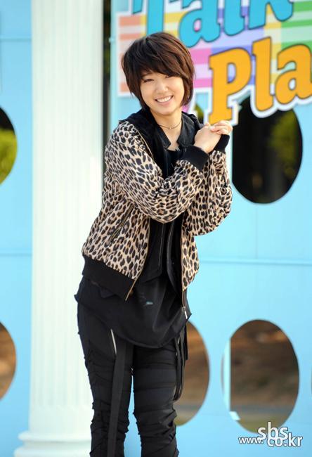 雙囍臨門！用 7 點帶你認識最美未婚妻、業界最想合作演員「朴信惠」，出道、認愛全過程一次看！