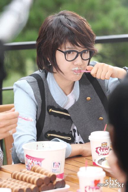 雙囍臨門！用 7 點帶你認識最美未婚妻、業界最想合作演員「朴信惠」，出道、認愛全過程一次看！