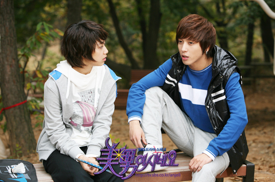 雙囍臨門！用 7 點帶你認識最美未婚妻、業界最想合作演員「朴信惠」，出道、認愛全過程一次看！