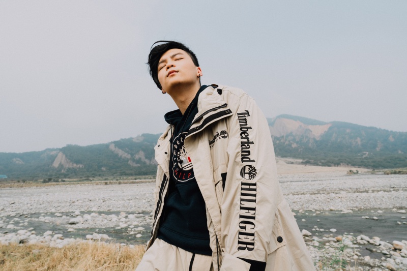 TOMMY HILFIGER x TIMBERLAND 首次秋冬聯名登場，金曲最佳樂團「落日飛車」深入戶外 在夕陽下迷離演繹！