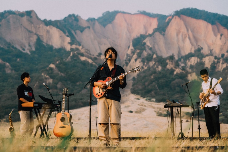 TOMMY HILFIGER x TIMBERLAND 首次秋冬聯名登場，金曲最佳樂團「落日飛車」深入戶外 在夕陽下迷離演繹！