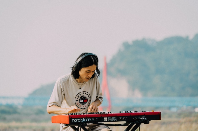 TOMMY HILFIGER x TIMBERLAND 首次秋冬聯名登場，金曲最佳樂團「落日飛車」深入戶外 在夕陽下迷離演繹！