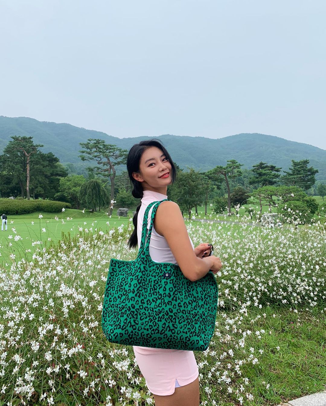 《單身即地獄》持續爆火！性感、甜美一把抓，帶你認識 4 位美女成員，尤其撞臉「厭世 Jennie」的她爆紅！