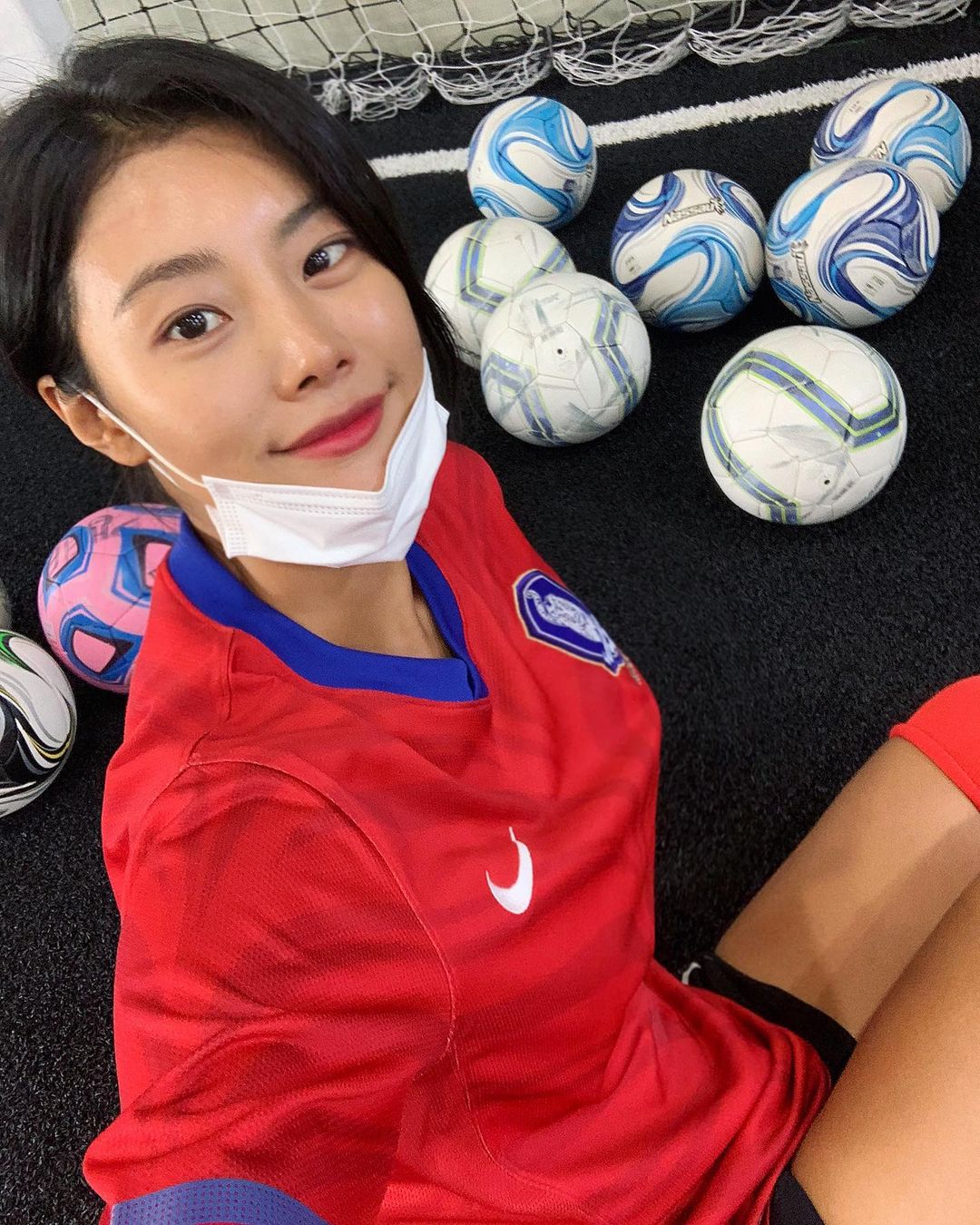 《單身即地獄》持續爆火！性感、甜美一把抓，帶你認識 4 位美女成員，尤其撞臉「厭世 Jennie」的她爆紅！