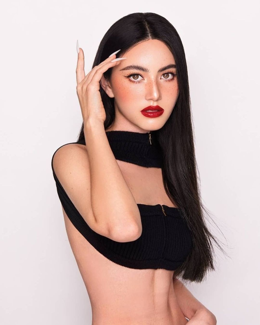 喝含糖飲料照樣養出螞蟻腰！ 泰國「第一神顏」曬超狂川字腹肌不科學