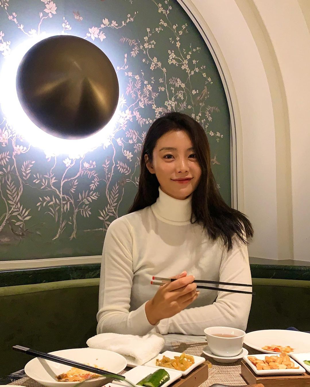 《單身即地獄》持續爆火！性感、甜美一把抓，帶你認識 4 位美女成員，尤其撞臉「厭世 Jennie」的她爆紅！