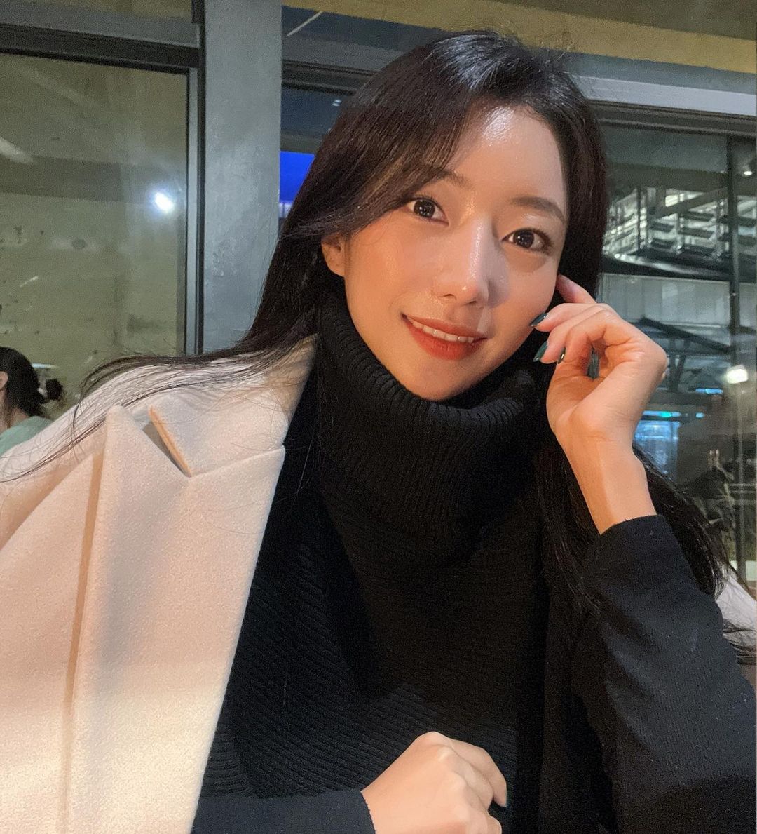 《單身即地獄》持續爆火！性感、甜美一把抓，帶你認識 4 位美女成員，尤其撞臉「厭世 Jennie」的她爆紅！