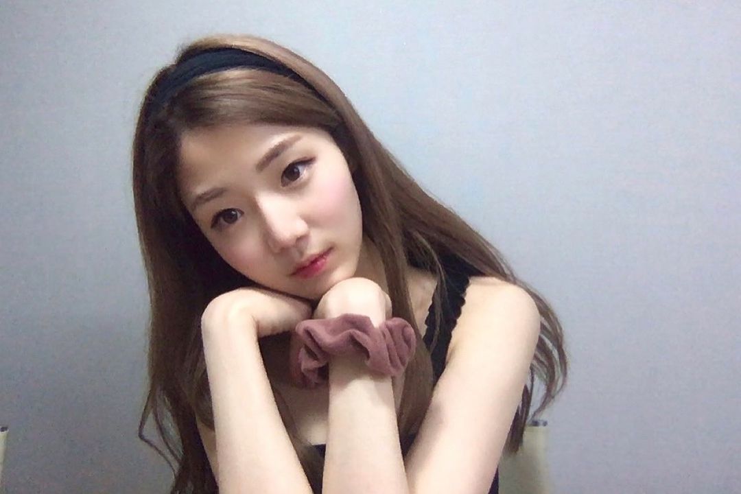 《單身即地獄》持續爆火！性感、甜美一把抓，帶你認識 4 位美女成員，尤其撞臉「厭世 Jennie」的她爆紅！