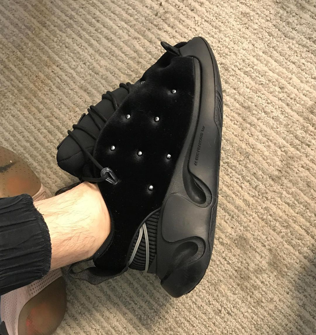 強烈視覺衝擊！Balmain 2022 春夏鞋款準備登場
