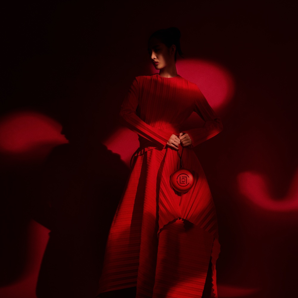 感受冠希哥的心跳！ CLOT 與 BANG & OLUFSEN 首度聯手推出限量版 BEOSOUND A1 2ND GEN SPEAKER 隨身藍牙音響