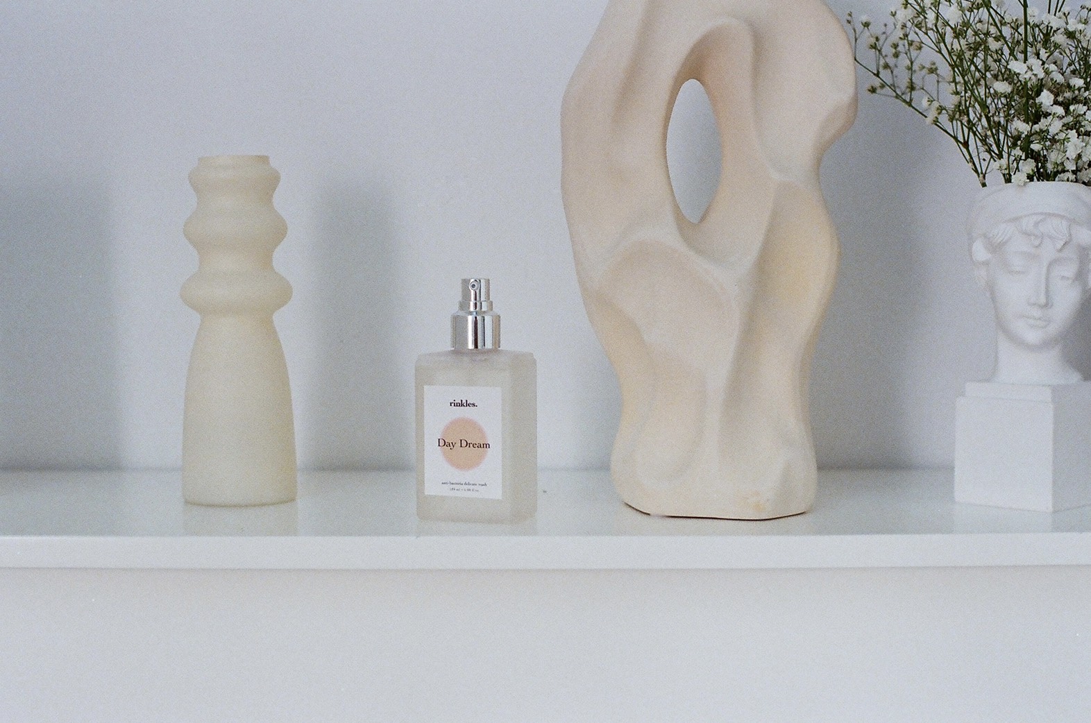 激推！聖誕跨年約會不尷尬 rinkles. 抗皺衣物香水，穿出衣物高級感