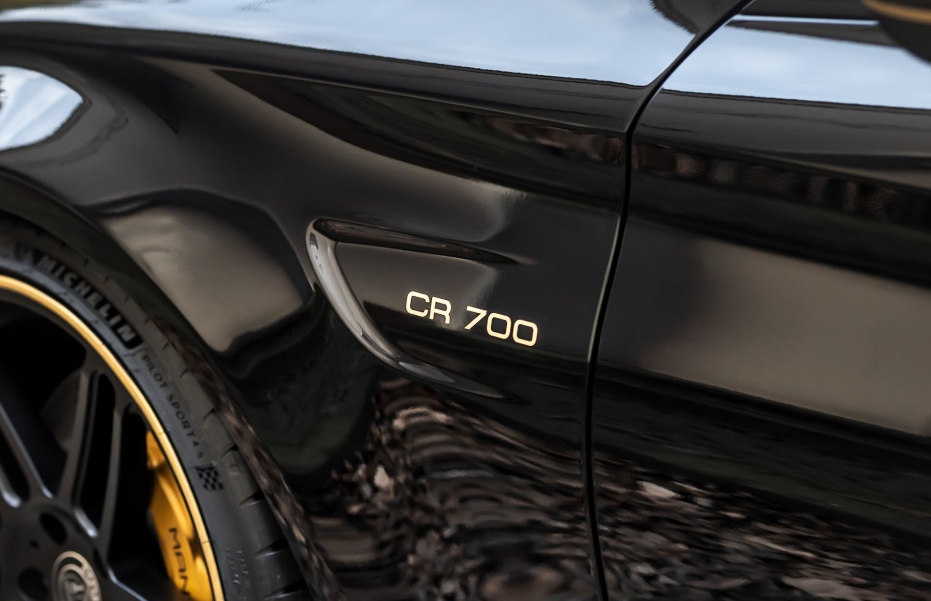 最終獻禮！Manhart 發布 CR 700 Wagon 新作，V8 暴力旅行車 Last order！