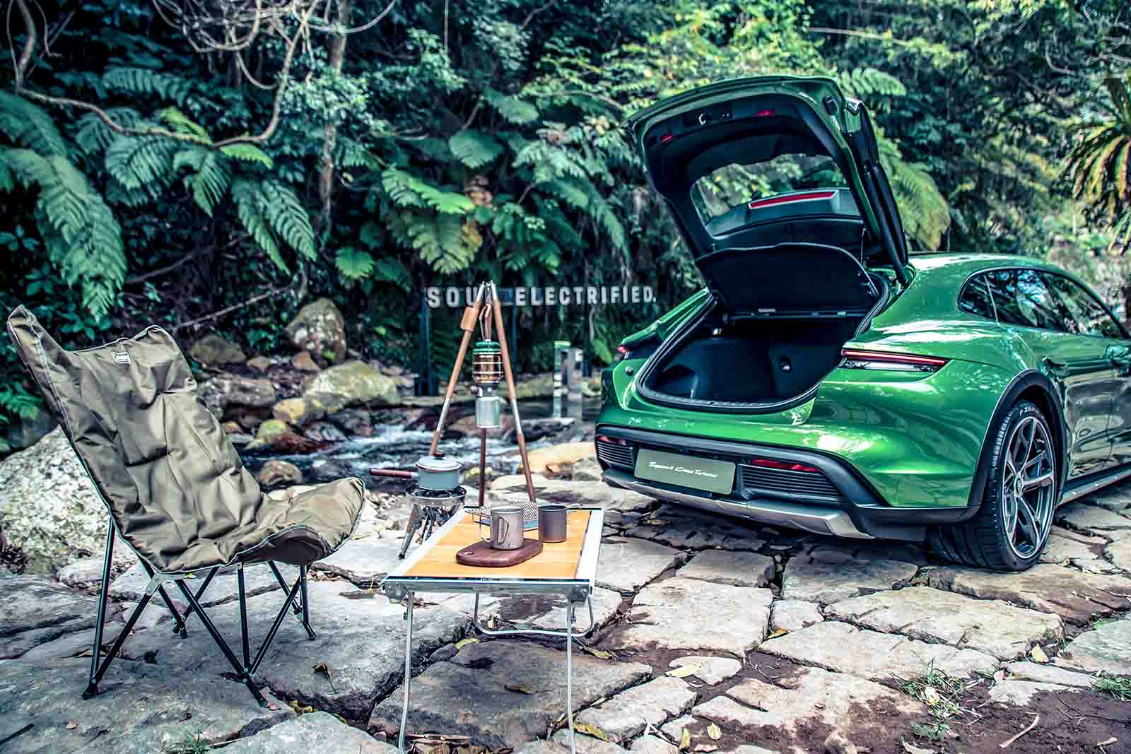 Porsche Taycan Cross Turismo-1