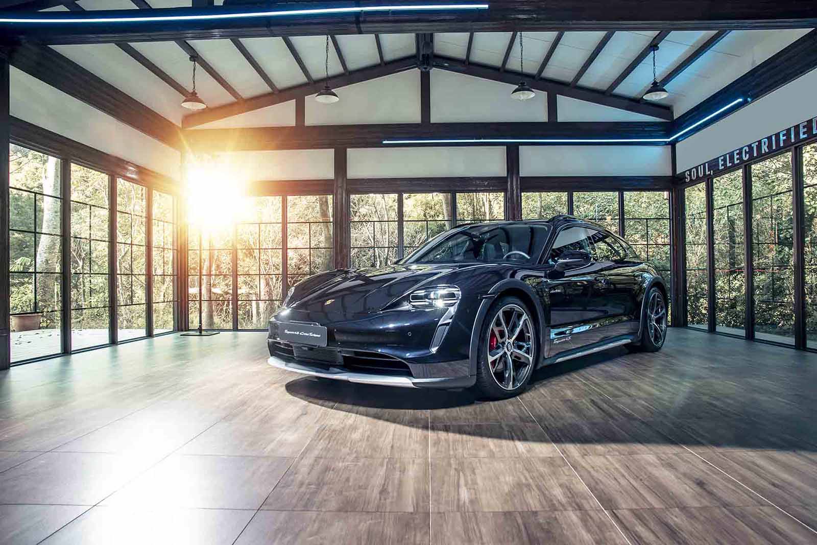 Porsche Taycan Cross Turismo-2