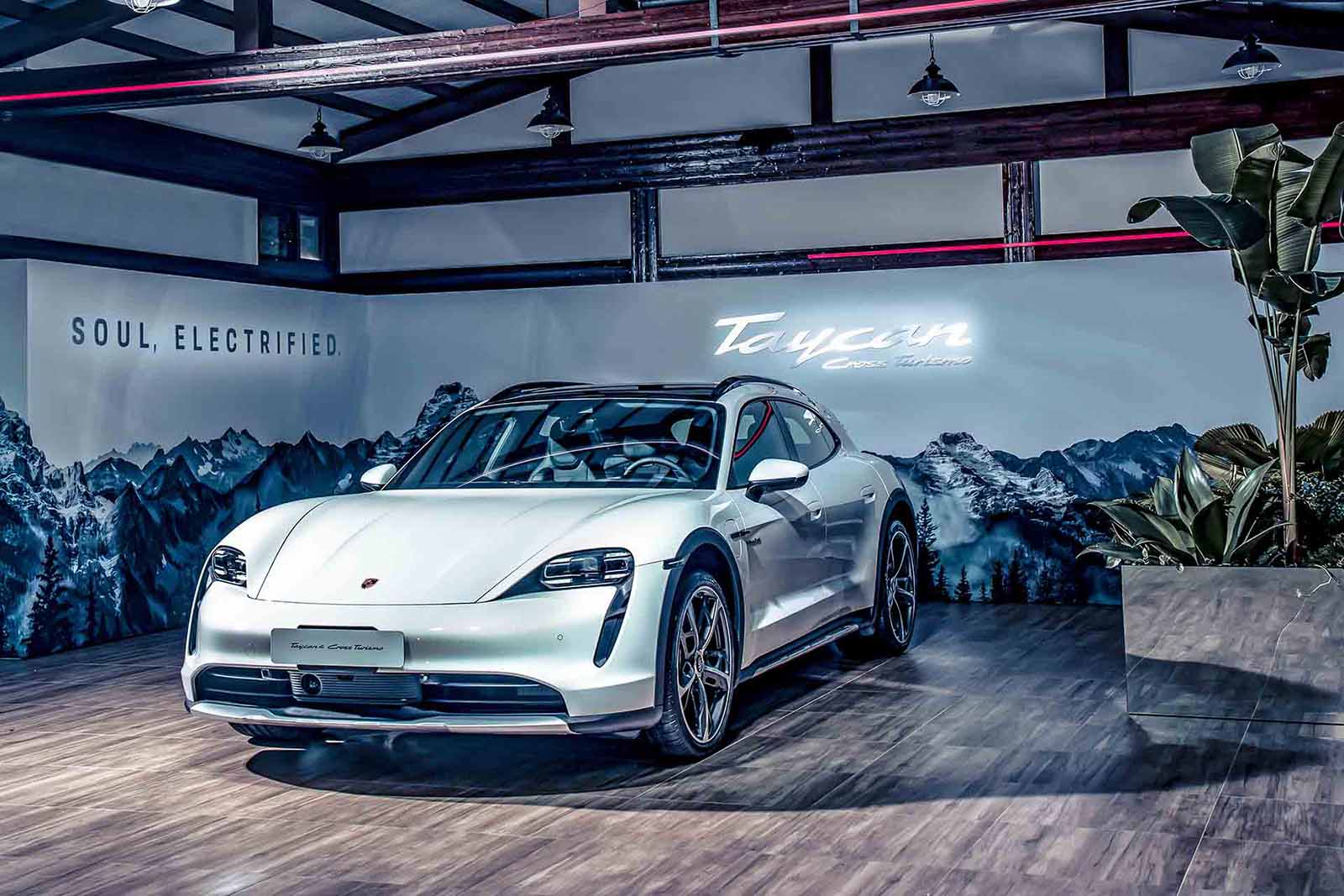 Porsche Taycan Cross Turismo-2