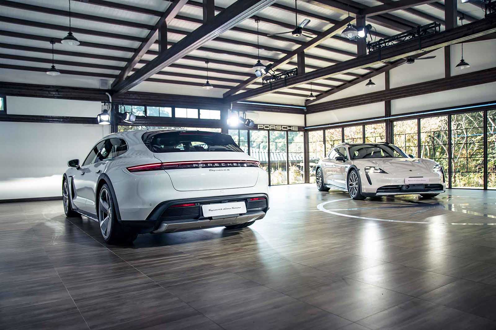 Porsche Taycan Cross Turismo-2