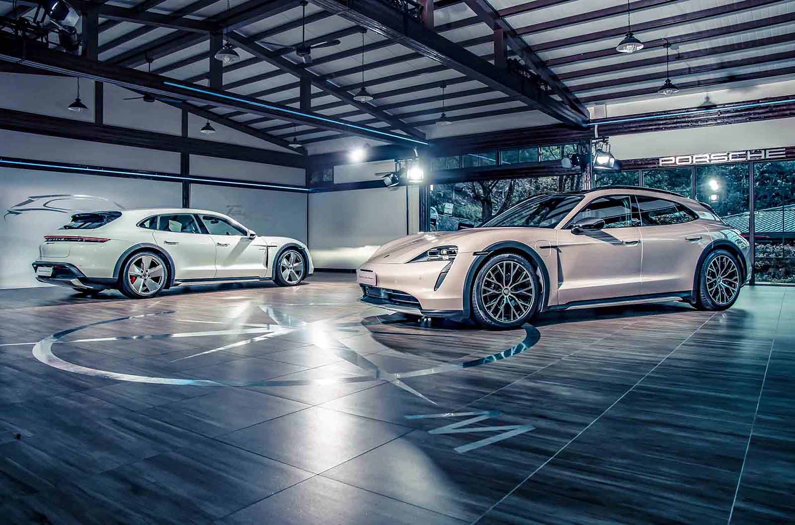 Porsche Taycan Cross Turismo-2