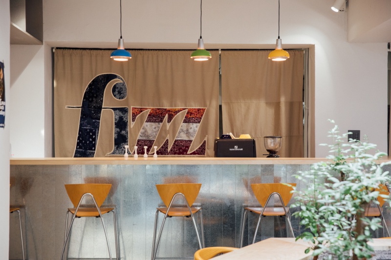 偷閒好去處！「全聯先生」邱彥翔創立「Fizz Lab 肥滋」，打造陌生又熟悉的東西融合創意料理！