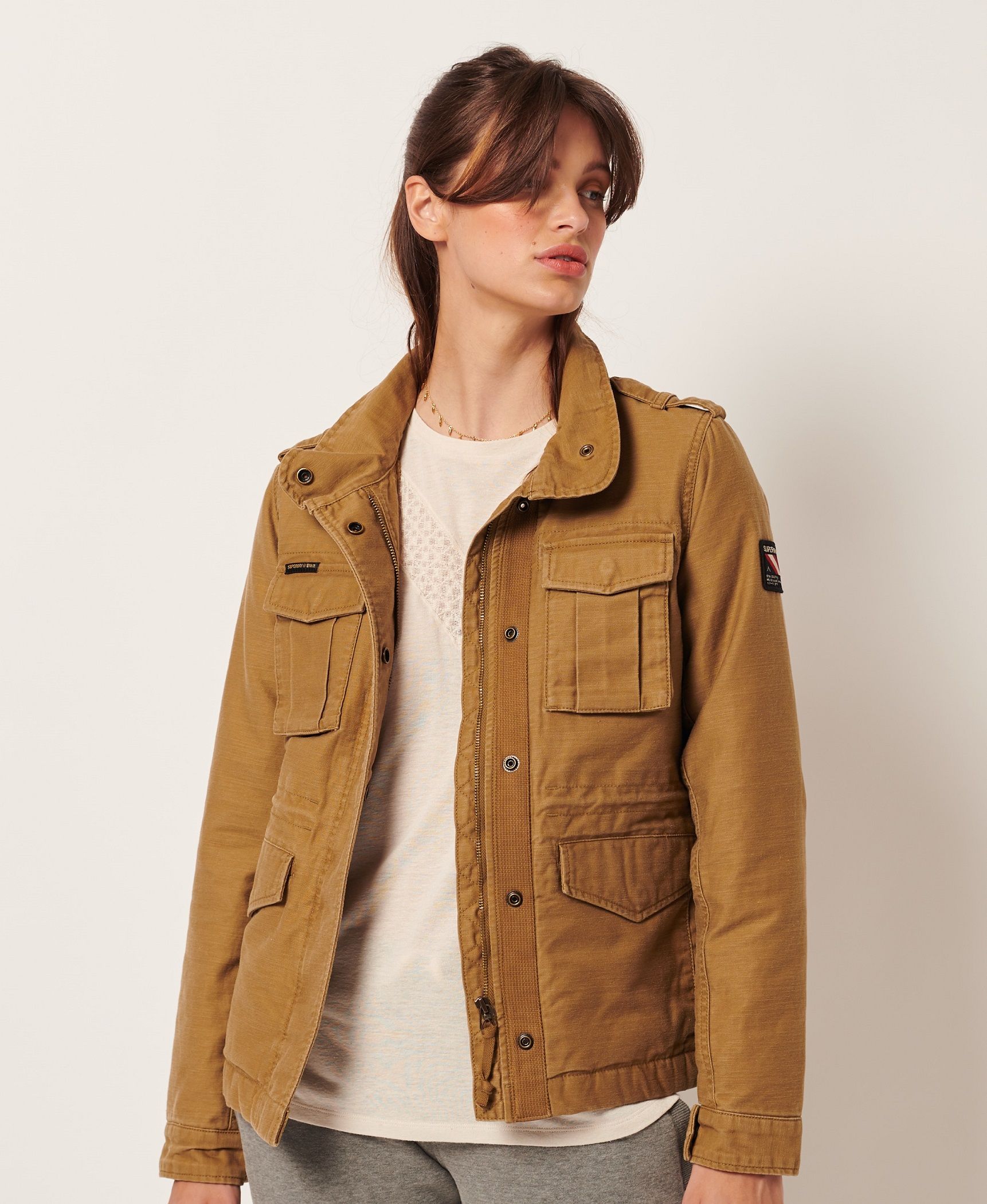 「永續」你的冒險魂！薛仕凌 搶先詮釋 SUPERDRY 秋冬「環保時尚」新品，曝：演新角色就像一種冒險！