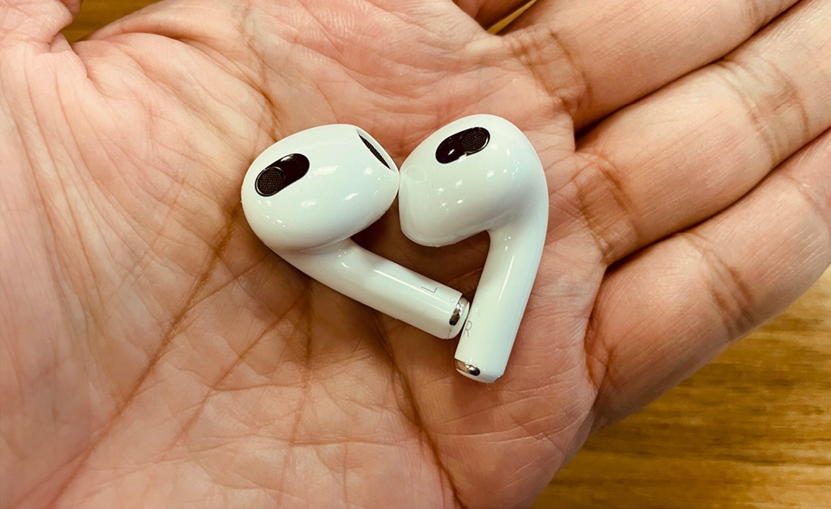 【2022 年版】真無線藍牙耳機推薦 TOP5！Apple, Jabra, Sony...人氣品牌、高中低價位任君挑選