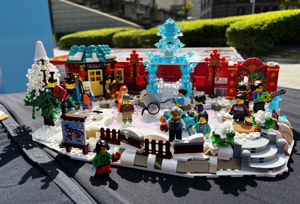 台北打卡新景點+1！新春限定「樂高福虎雲中城」和30倍放大版LEGO財神爺拍照，祈願2022荷包也一起放大啦！