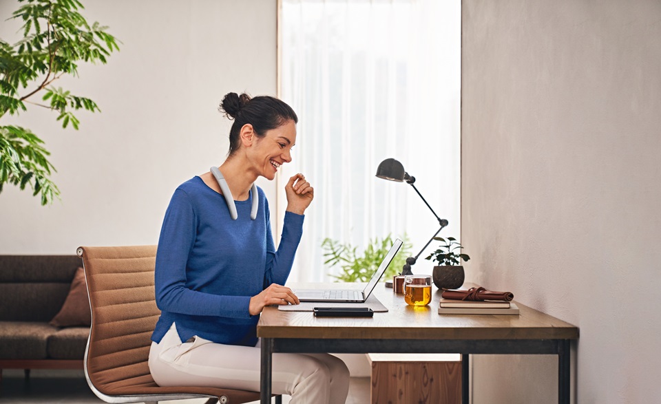 Sony 全新頸掛式喇叭 SRS-NB10 不用屈就耳塞、釋放雙耳的個人專屬視聽娛樂享受