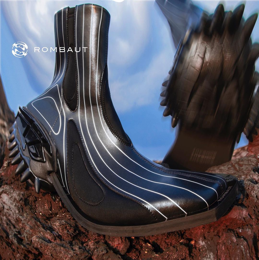來自比利時球鞋品牌 Rombaut 在官網上的材質原料有著相當明確的介紹，從食品工業丟棄的果核果皮經過「變造」為皮革、使用藻類混合樹脂抵銷生產素材的傳統製程，皆是對環境的保育目的相當公開。