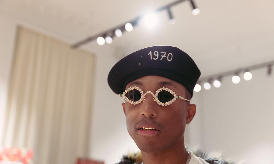 NIGO 主導 KENZO 2022 秋冬系列在近期成為萬眾矚目，對於文化的敏銳度搏得滿聲喝采。不過，時尚圈內還有一個重磅消息，其好友 Pharrell Williams 亦親自官宣與奢侈品牌 Tiffany 達成合作協議。