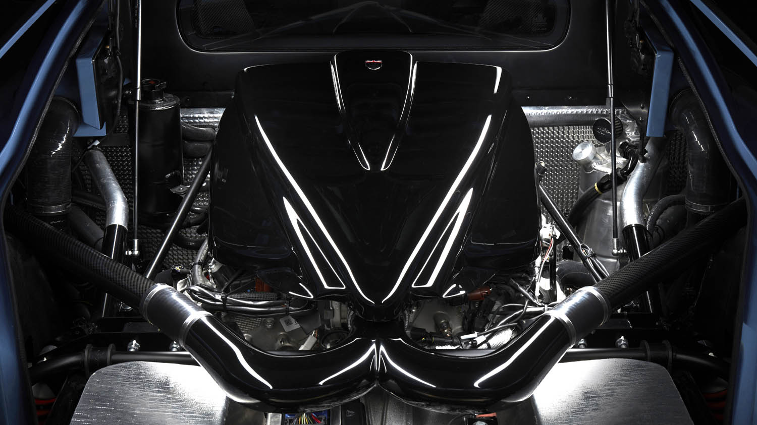 Noble M500 純正英式超跑終於亮相，純手工鉅獻預約年底交付！