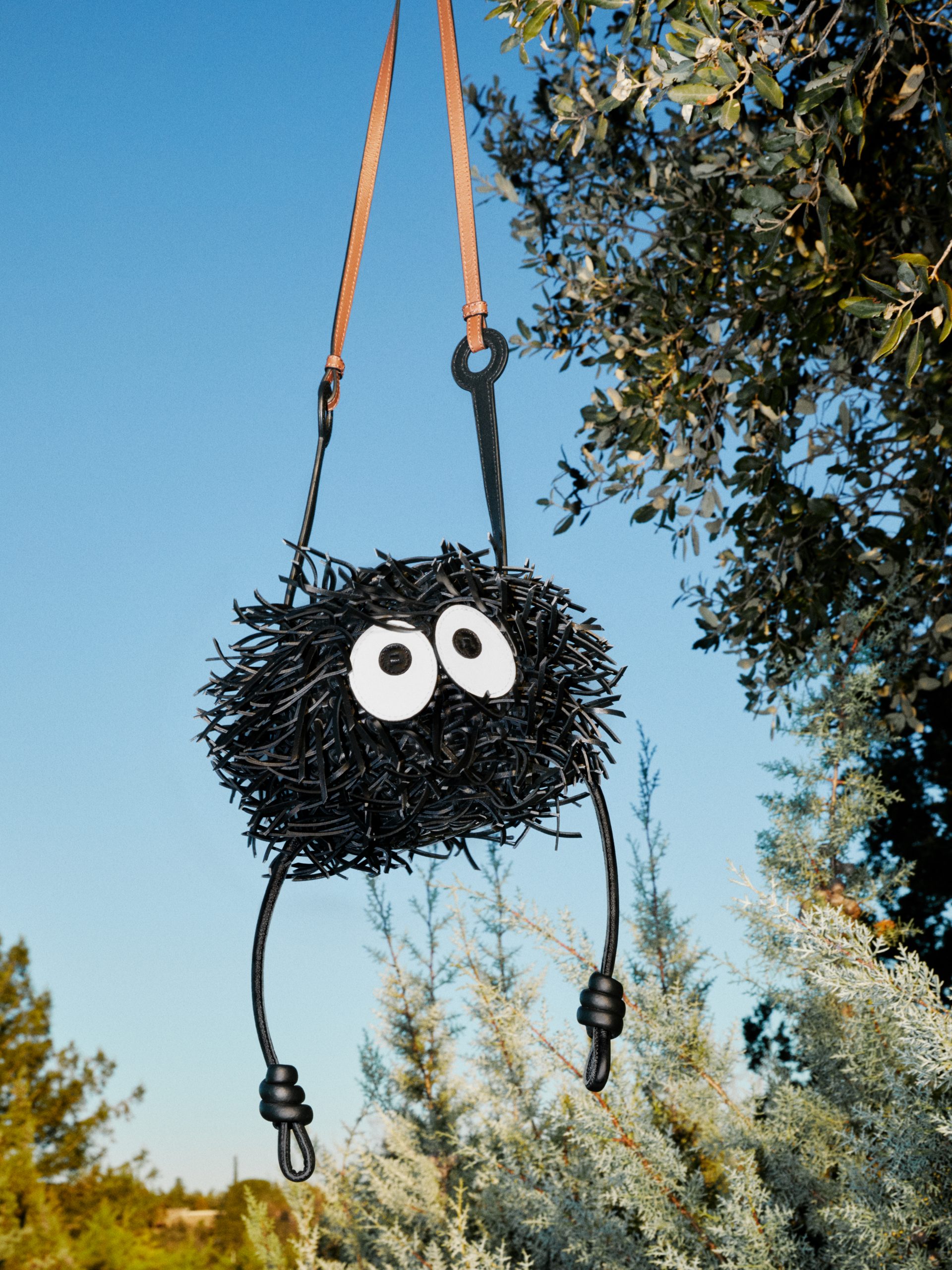 經典呈現！LOEWE x 《神隱少女》全新聯名系列登場