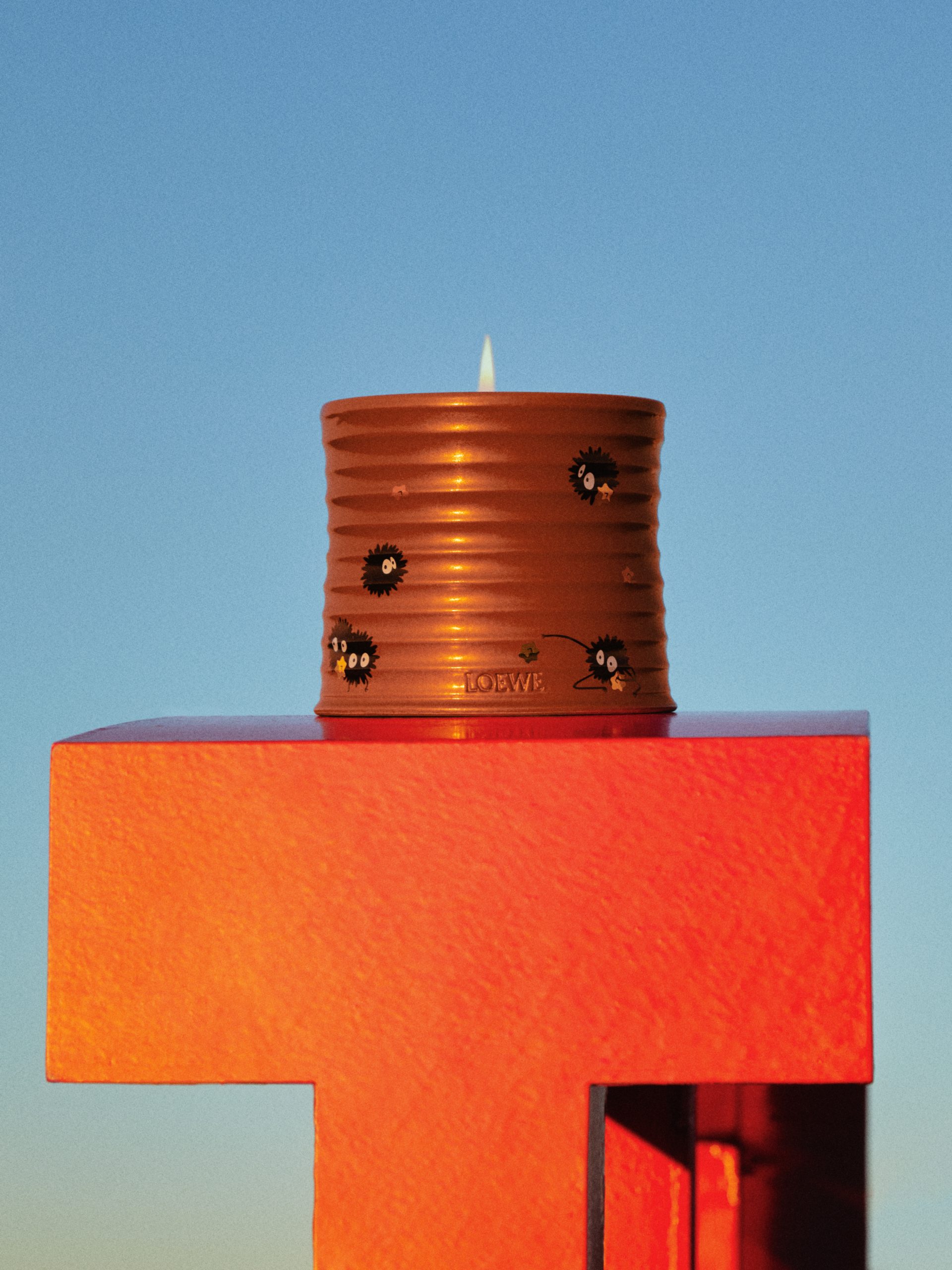 經典呈現！LOEWE x 《神隱少女》全新聯名系列登場