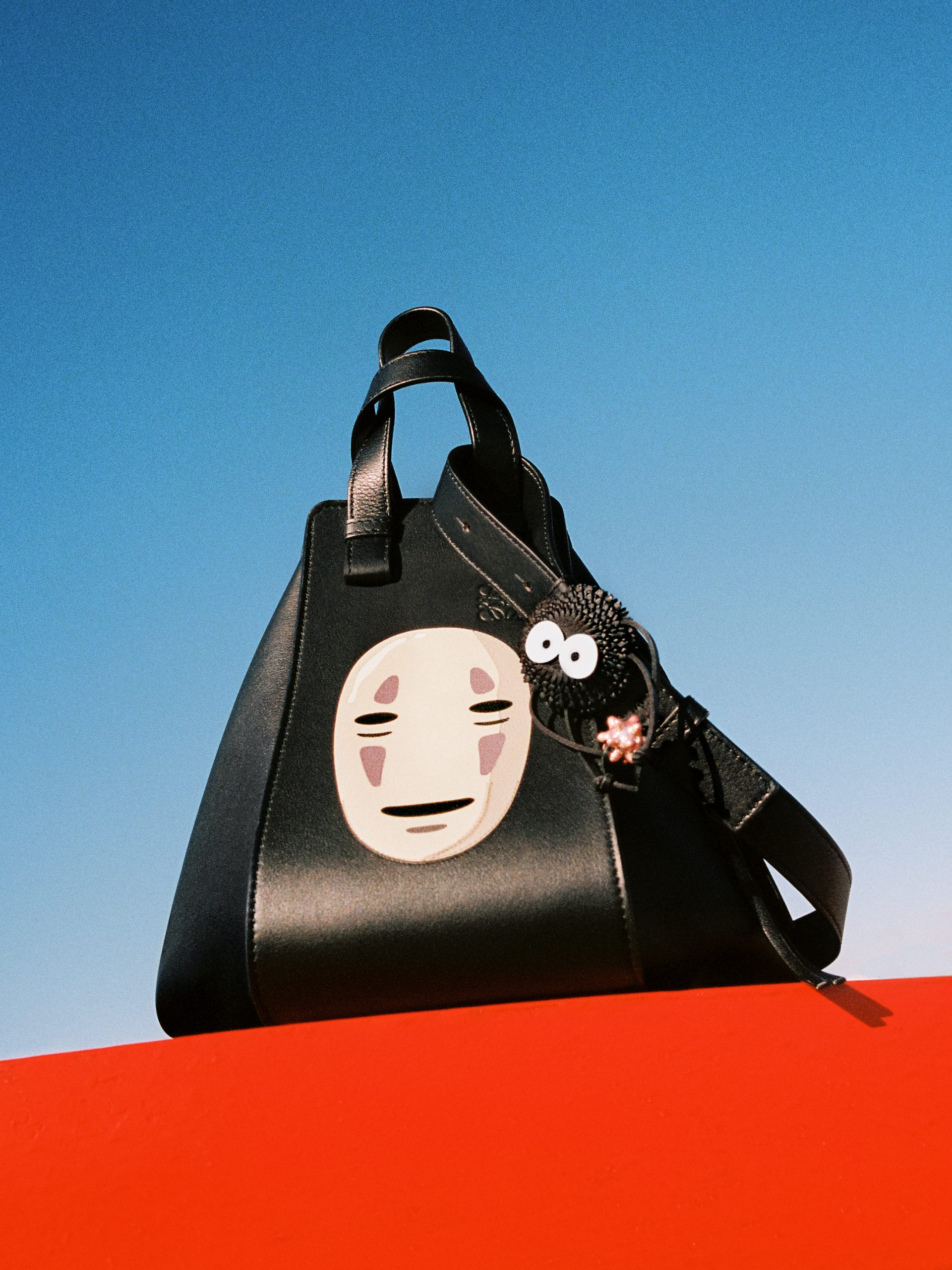 經典呈現！LOEWE x 《神隱少女》全新聯名系列登場