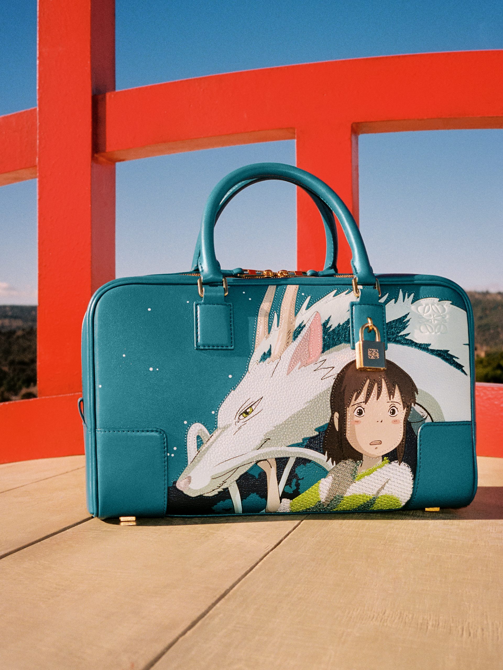 經典呈現！LOEWE x 《神隱少女》全新聯名系列登場