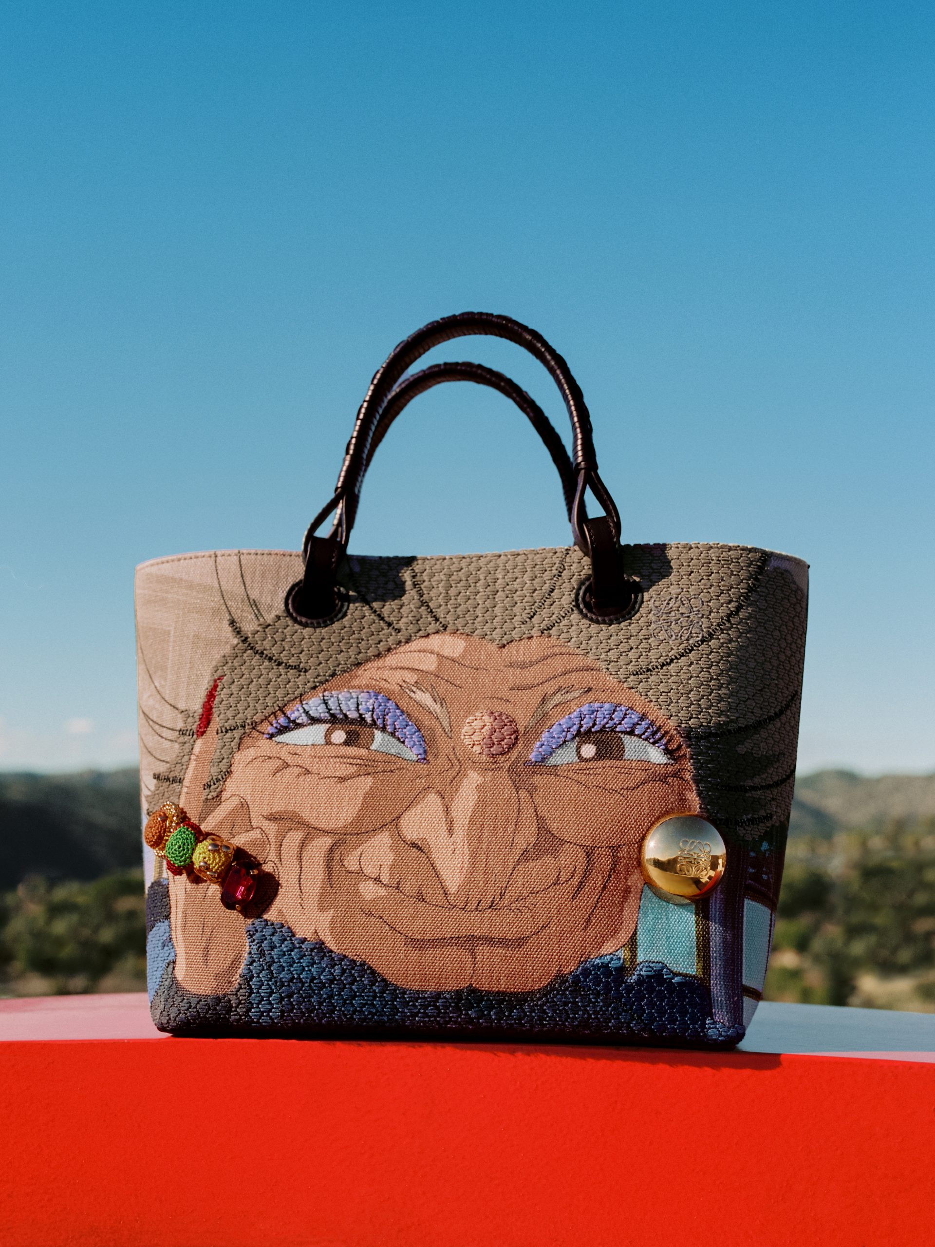 經典呈現！LOEWE x 《神隱少女》全新聯名系列登場