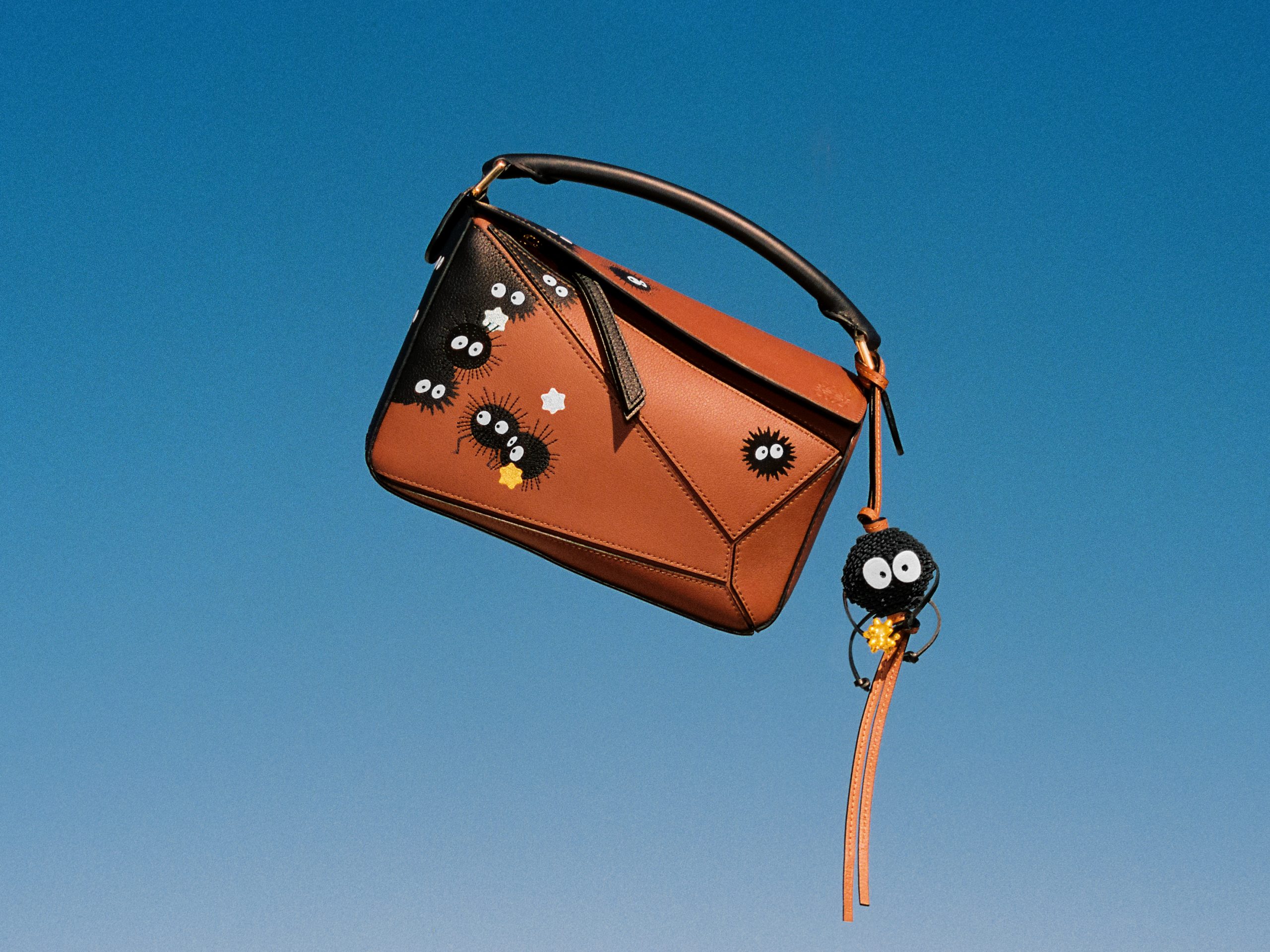 經典呈現！LOEWE x 《神隱少女》全新聯名系列登場