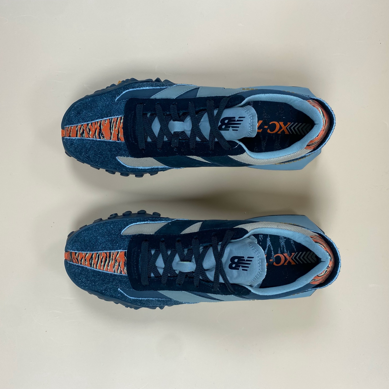 COOL 開箱｜誰說新年一定要大紅色？ 近賞 New Balance 虎年限定系列，加碼「非賣品」平衡積木組！